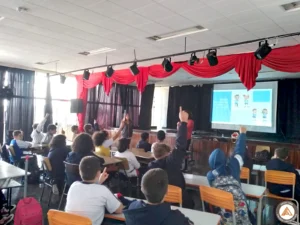 Psicóloga Letícia Bechara Emoções: Como lidar com as minhas e as dos outros?